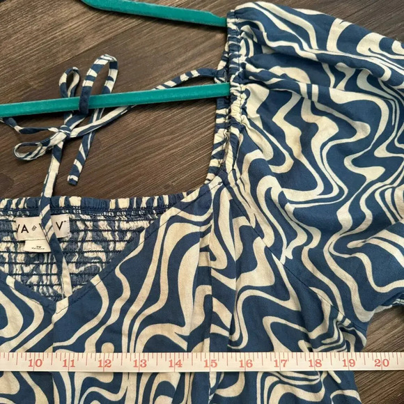 Ava & Viv Womens Cropped Blouse Top 2X Blue Cotton Short Sleeves V-Neck Smocked - Picture 7 of 8